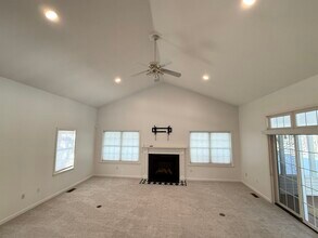 149 Tinker Rd in Nashua, NH - Building Photo - Building Photo