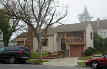 Capitol Cottages in Sacramento, CA - Building Photo - Building Photo