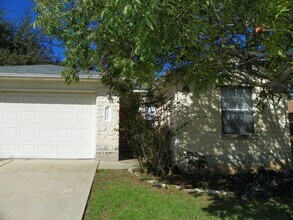 2007 Coachlamp Dr in Cedar Park, TX - Foto de edificio - Building Photo