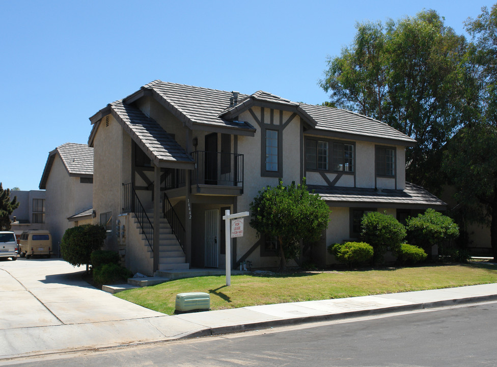 16662 ISLAND Cir in Huntington Beach, CA - Building Photo