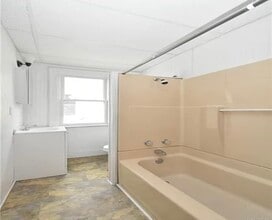 28 Red Jacket Pky, Unit #2 in Buffalo, NY - Building Photo - Building Photo