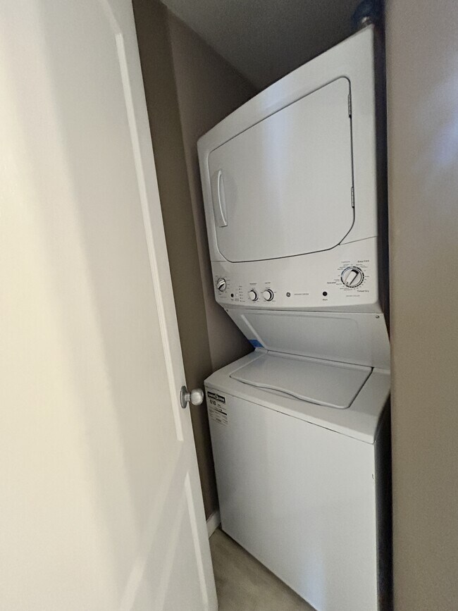 155 Edwards Dr SW in Edmonton, AB - Building Photo - Building Photo