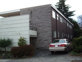 8249 Corliss Ave N in Seattle, WA - Building Photo