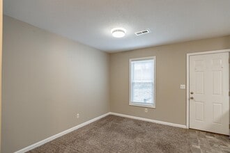 313 Berkley Ct in Radcliff, KY - Building Photo - Building Photo