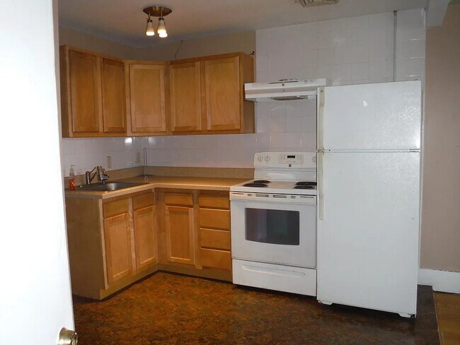 132 Glen St, Unit 1 in Glens Falls, NY - Building Photo - Building Photo