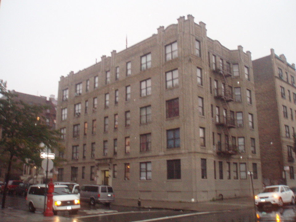 2871 Grand Concourse in Bronx, NY - Foto de edificio