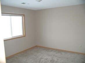 1322 214th Ave in New Richmond, WI - Foto de edificio - Building Photo