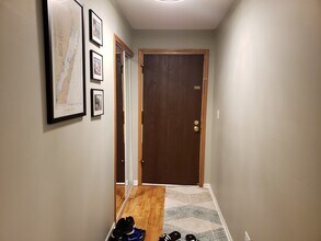 1002 Castilian Ct, Unit 206 in Glenview, IL - Building Photo - Building Photo