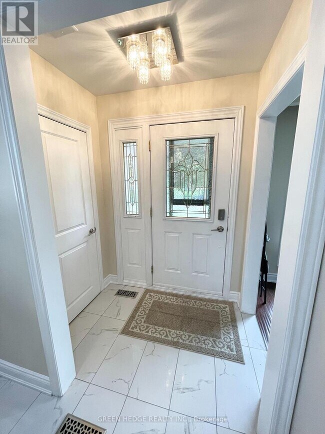 30 Tapley Dr in Toronto, ON - Building Photo - Building Photo