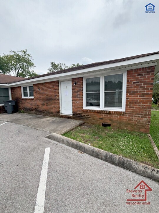 500 Skyline Dr in McMinnville, TN - Building Photo