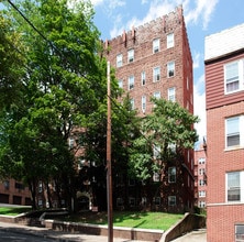 Broadway Manor in Bloomfield, NJ - Foto de edificio - Building Photo