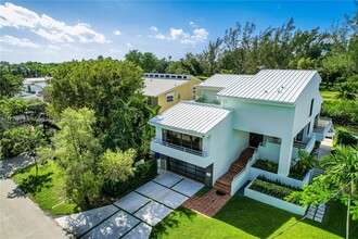 3520 Rockerman Rd in Miami, FL - Building Photo - Building Photo