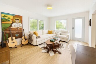 3523 SW 16th St in Miami, FL - Building Photo - Building Photo