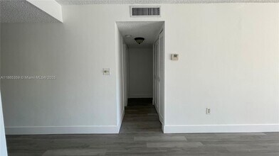 11925 NE 2nd Ave in Miami, FL - Building Photo - Building Photo