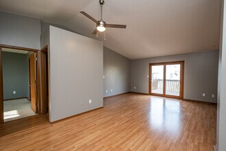 2213 9th St in Coralville, IA - Foto de edificio - Building Photo