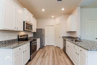 10429 Sweetwater Creek Dr in Cleveland, TX - Building Photo - Building Photo