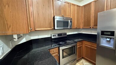 5866 Hampton Hills Blvd in Tamarac, FL - Building Photo - Building Photo