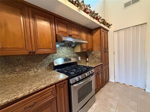 1015 Arcadia Ave, Unit 12 in Arcadia, CA - Foto de edificio - Building Photo