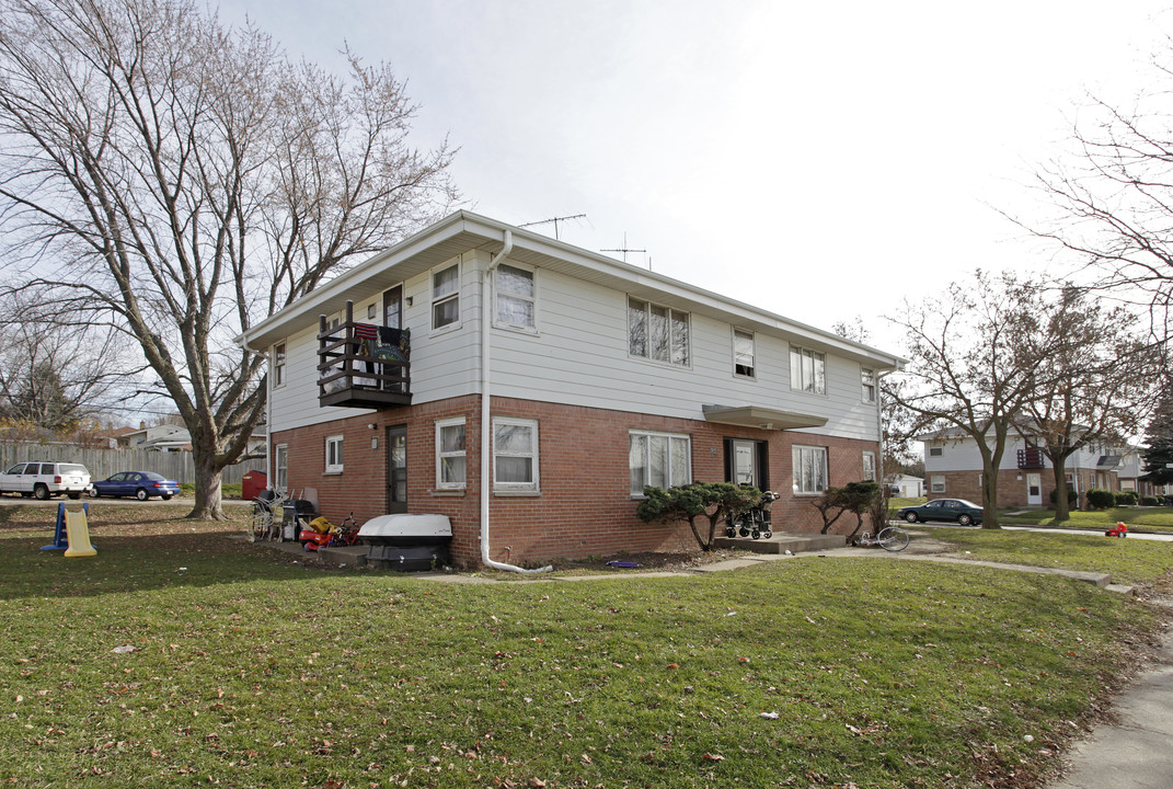 1515 S West Ave in Waukesha, WI - Foto de edificio