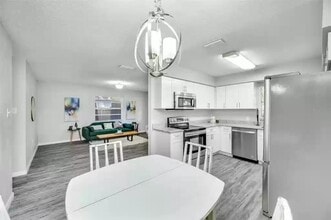 3204 E Lambright St in Tampa, FL - Building Photo - Building Photo