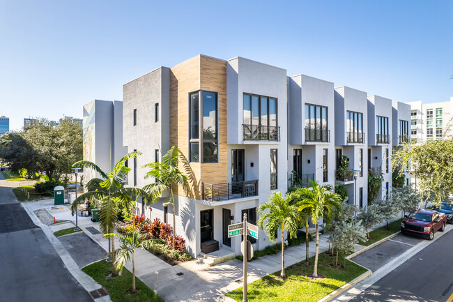 Taho Flagler Townhomes in Fort Lauderdale, FL - Foto de edificio - Building Photo