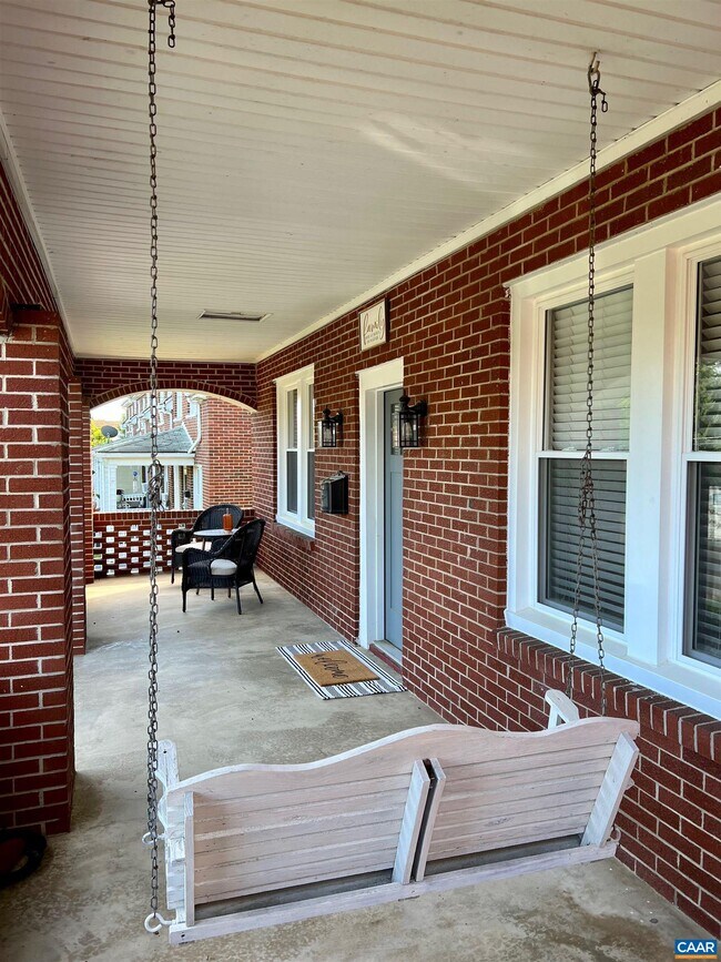 413 Florence Ave in Waynesboro, VA - Foto de edificio - Building Photo