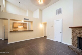 1555 Common Dr in El Paso, TX - Building Photo - Building Photo