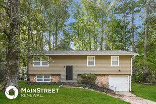 5869 Bobbin Ln in Lithonia, GA - Building Photo