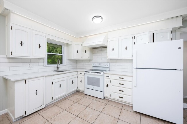 26 Mountain View Dr in Mahopac, NY - Building Photo - Building Photo