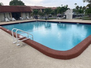 4842 Sheridan St in Hollywood, FL - Building Photo - Building Photo