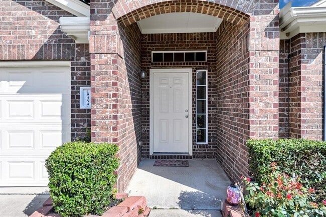 property at 19454 Plantation Cove Ln