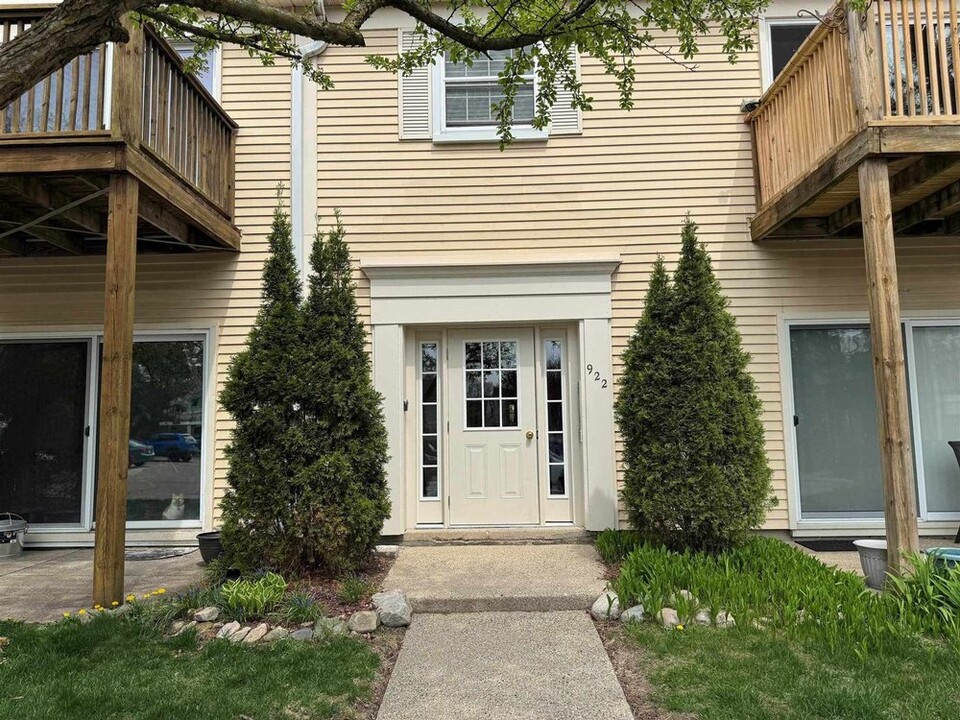 922 Chestnut Hill Dr in Auburn Hills, MI - Building Photo