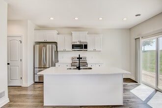 2485 Cedarwood Ln in River Falls, WI - Foto de edificio - Building Photo