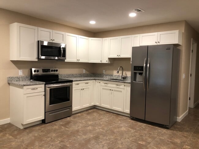 27250 Adams St in Punta Gorda, FL - Building Photo - Building Photo