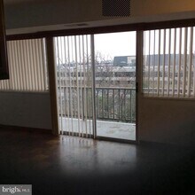 5831 Quantrell Ave in Alexandria, VA - Building Photo - Building Photo