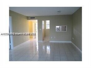 2905 Point E Dr in Aventura, FL - Building Photo - Building Photo