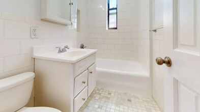 Cooper Street, Unit 6E in New York, NY - Foto de edificio - Building Photo