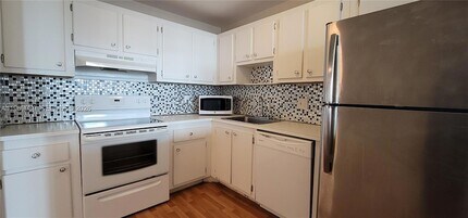 1300 NE Miami Gardens Dr, Unit 819E in Miami, FL - Foto de edificio - Building Photo