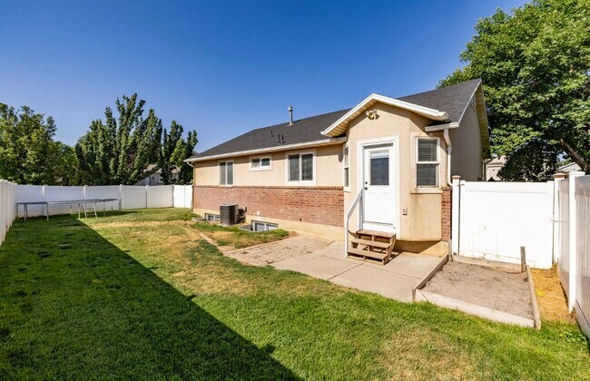 7544 S 2020 E in South Weber, UT - Building Photo - Building Photo