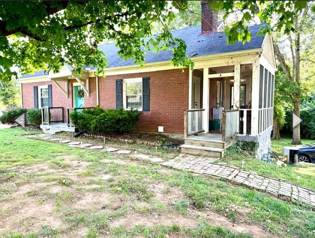 property at 1911 McGavock Pk