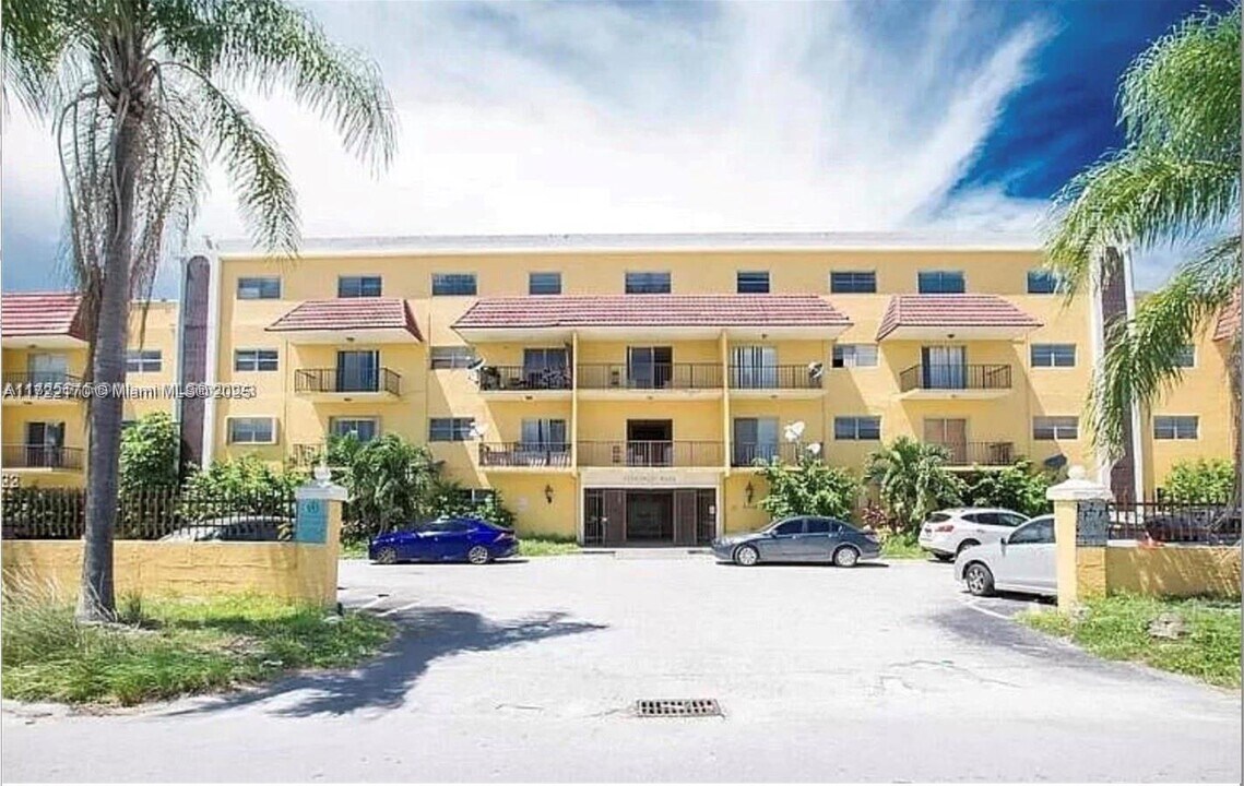 5100 SW 41st St in Hollywood, FL - Foto de edificio