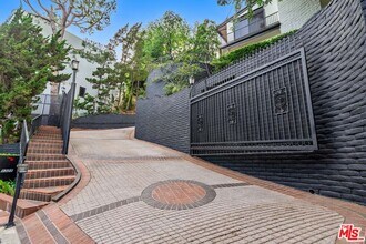 9305 Beverlycrest Dr in Beverly Hills, CA - Building Photo - Building Photo