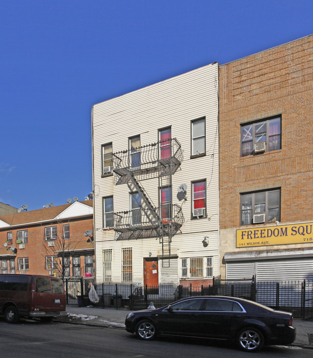 139 Wilson Ave in Brooklyn, NY - Foto de edificio