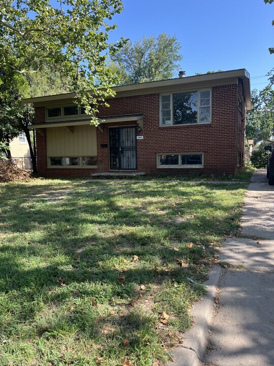 1241 E Fortuna St in Wichita, KS - Building Photo