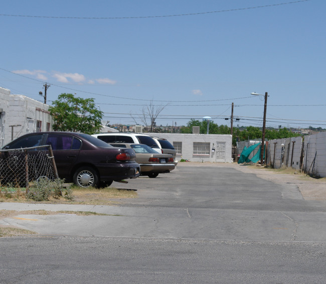 7303 Dale Rd in El Paso, TX - Building Photo - Building Photo