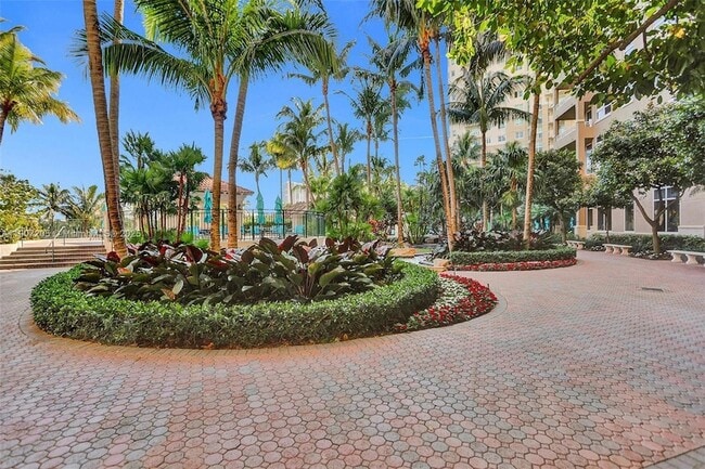 19501 W Country Club Dr, Unit 2507 in Aventura, FL - Building Photo - Building Photo