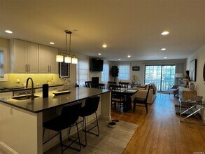 621 E Olive St in Long Beach, NY - Building Photo - Building Photo