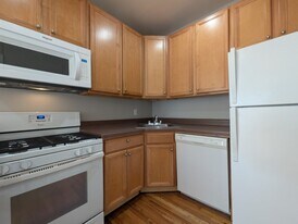 4805 N Wolcott Ave, Unit 3A Apartments