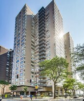 6301 N Sheridan Rd in Chicago, IL - Building Photo