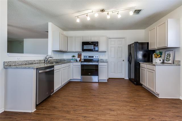 2613 Salt Maker Way in Little Elm, TX - Building Photo - Building Photo